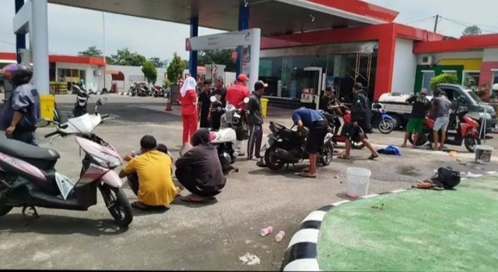 Belasan Motor dan Mobil Mogok Setelah Mengisi Pertalite di SPBU Randugunting Kabupaten Semarang