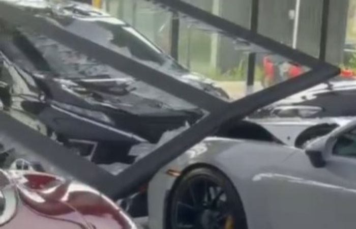 Kronologi Lengkap Detik-detik Xpander Tabrak Showroom Plus Porsche GT3, Pemobil Ngaku Mabuk!