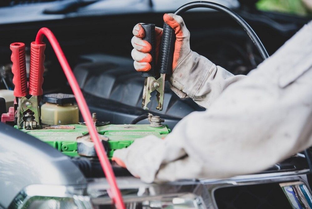 Aki Mobil Mogok Saat Perjalanan Mudik? Jangan Lupa Bawa Jump Starter