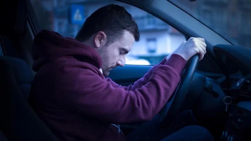 6 Tips & Teknik Mencegah Microsleep saat Menyetir Mobil demi Keselamatan Berkendara