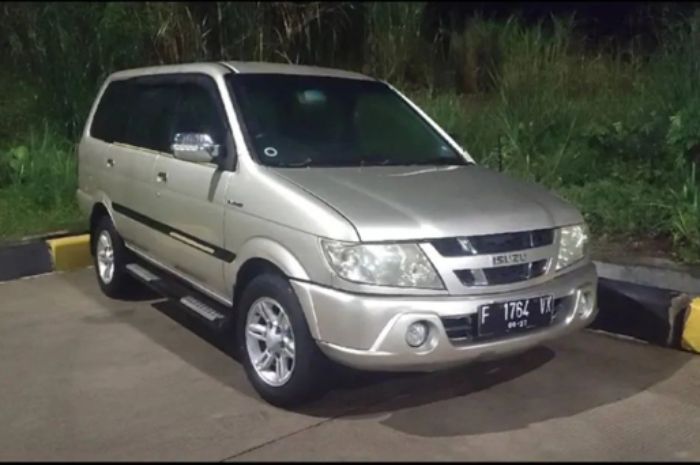 Viral Isuzu Panther Utuh Meski Terperosok di Tol Bocimi, Simak Faktanya