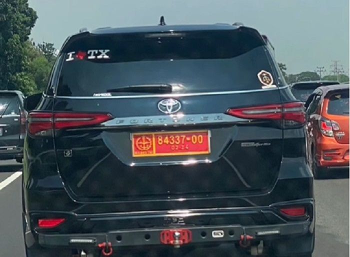Pemobil Fortuner Viral Arogan Pakai Pelat TNI Jadi Tersangka dan Ditahan