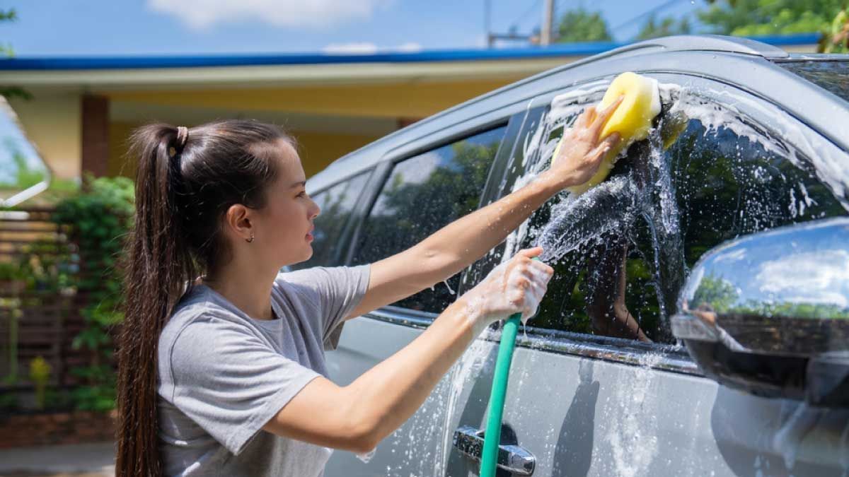 5 Cara Merawat Cat Mobil Warna Hitam Supaya Tetap Terawat