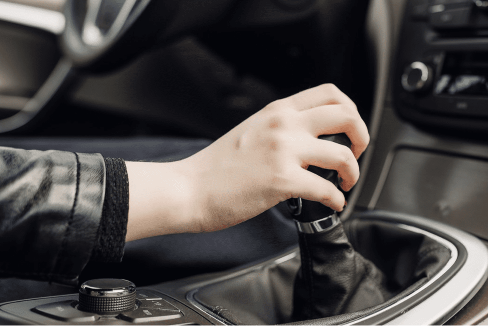 Jangan Panik! Ini 5 Cara Nyetir Mobil di Tanjakan Macet yang Harus Kamu Pahami!