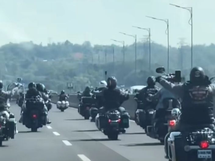 Viral Rombongan Moge Kuasai Jalur Mobil saat Melewati Jembatan Suramadu, Netizen: Ada Uang Ada Kuasa