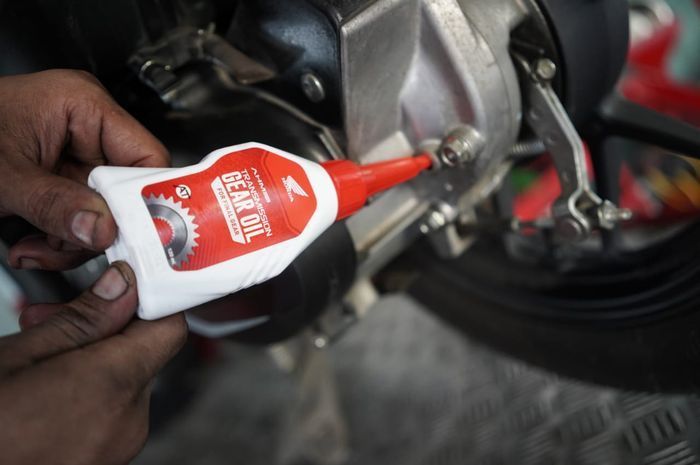 Waktu Ganti Oli Motor: Ketahui Jarak dan Tanda-Tanda yang Tepat