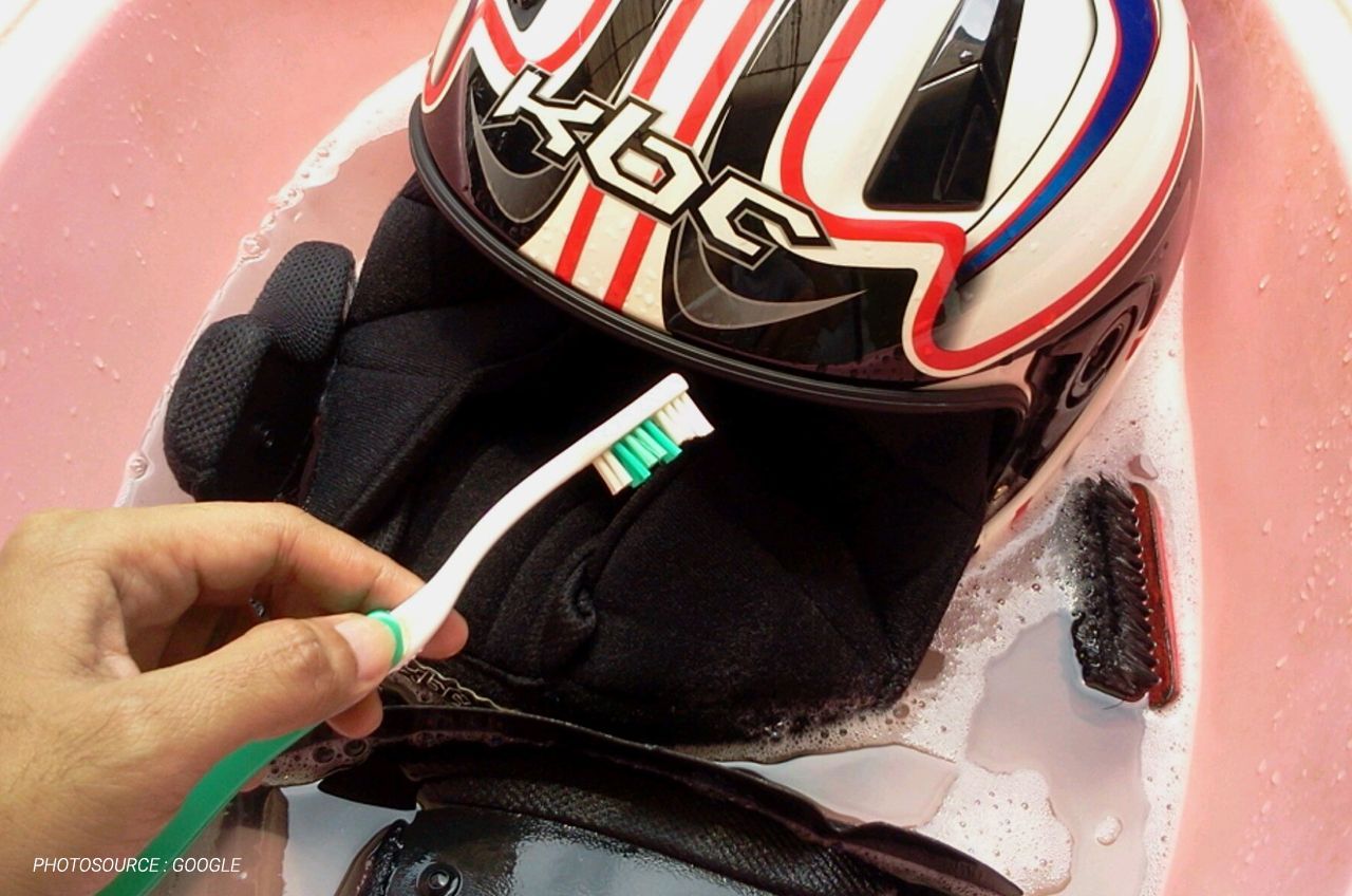 10 Tips Merawat Helm agar Tidak Bau dan Gampang Rusak