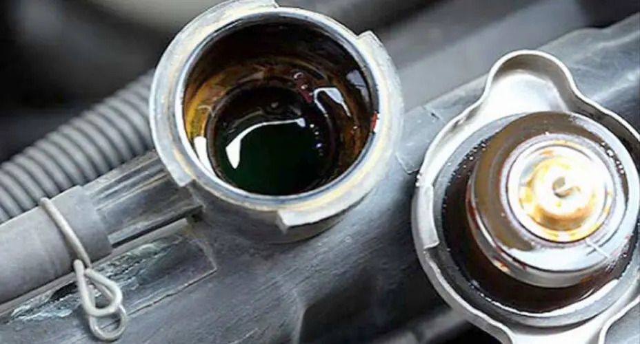 5 Penyebab Radiator Mobil Bocor yang Harus Kamu Waspadai: Bisa Bikin Mesin Overheat!