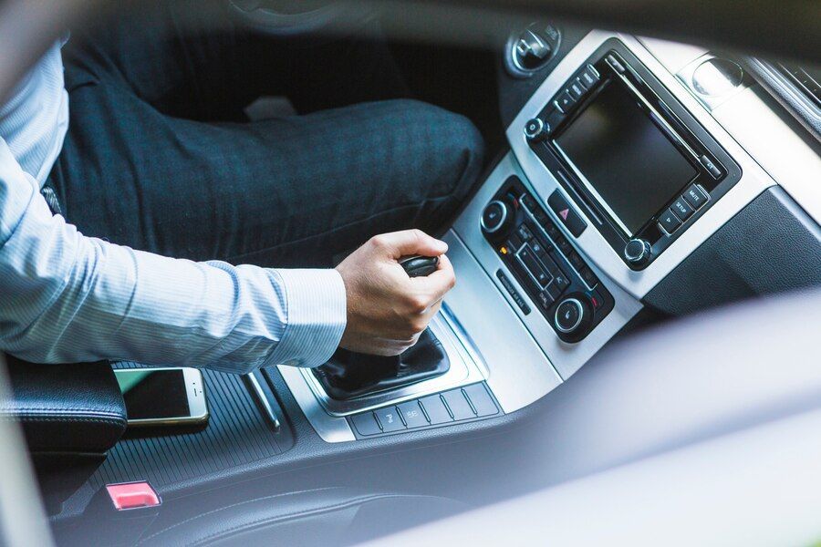 7 Cara Mengemudikan Mobil Matic agar Hemat BBM dan Tidak Boros