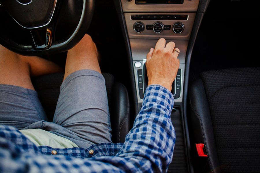 Begini Posisi Kaki Saat Nyetir Mobil Matic Jangan Sampai Disepelekan