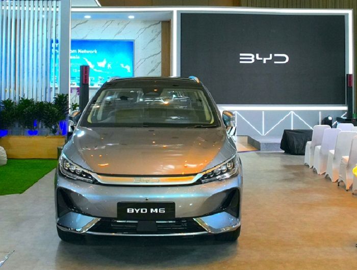 Update Harga Mobil Listrik BYD M6 Tipe Termahal Tahun 2025, Apa Keunggulannya?