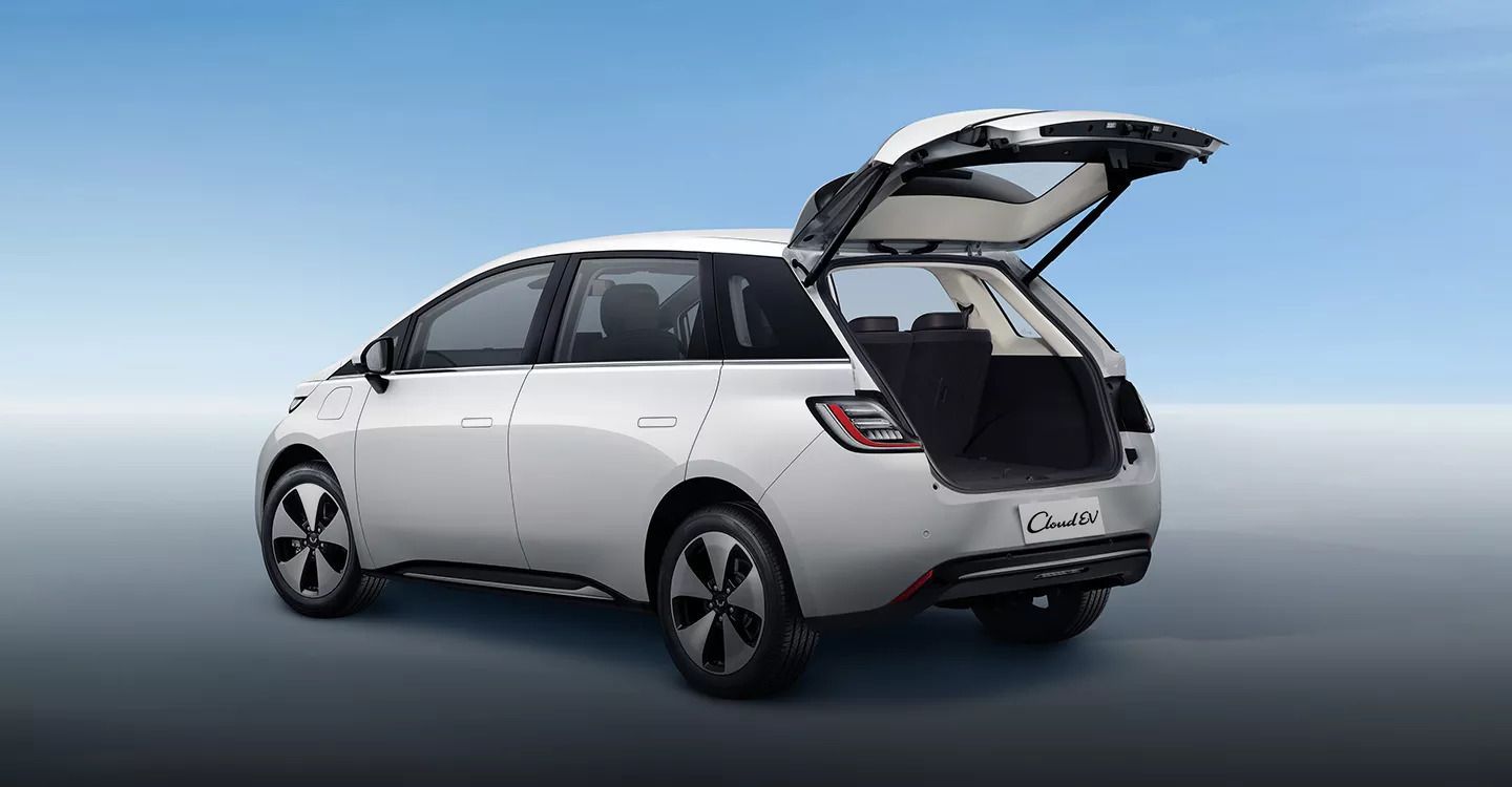 Mobil Listrik Wuling Cloud EV Bisa Jalan Sejauh Apa? Cek Spesifikasinya di Sini!