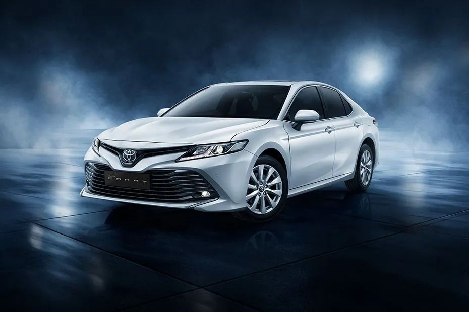 5 Kelebihan Toyota Camry Hybrid Terbaru 2025, Sedan Mewah Harga di Bawah 1 Milliar!