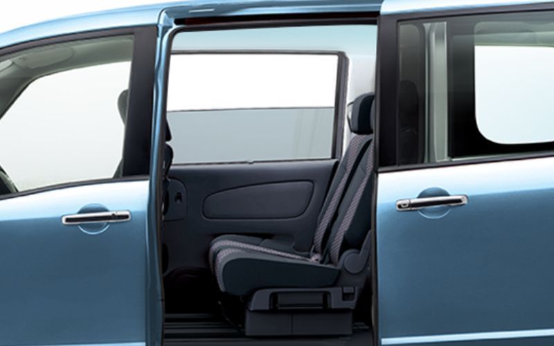 5 Tips Merawat Mobil Sliding Door supaya Awet, Jangan Asal Pakai!