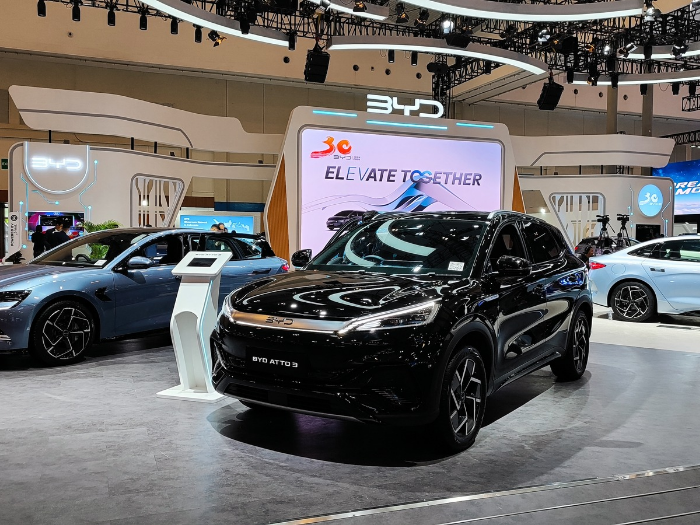 BYD Rayakan 30 Tahun Inovasi di GJAW 2024, Kuasai Pasar Mobil Listrik Indonesia