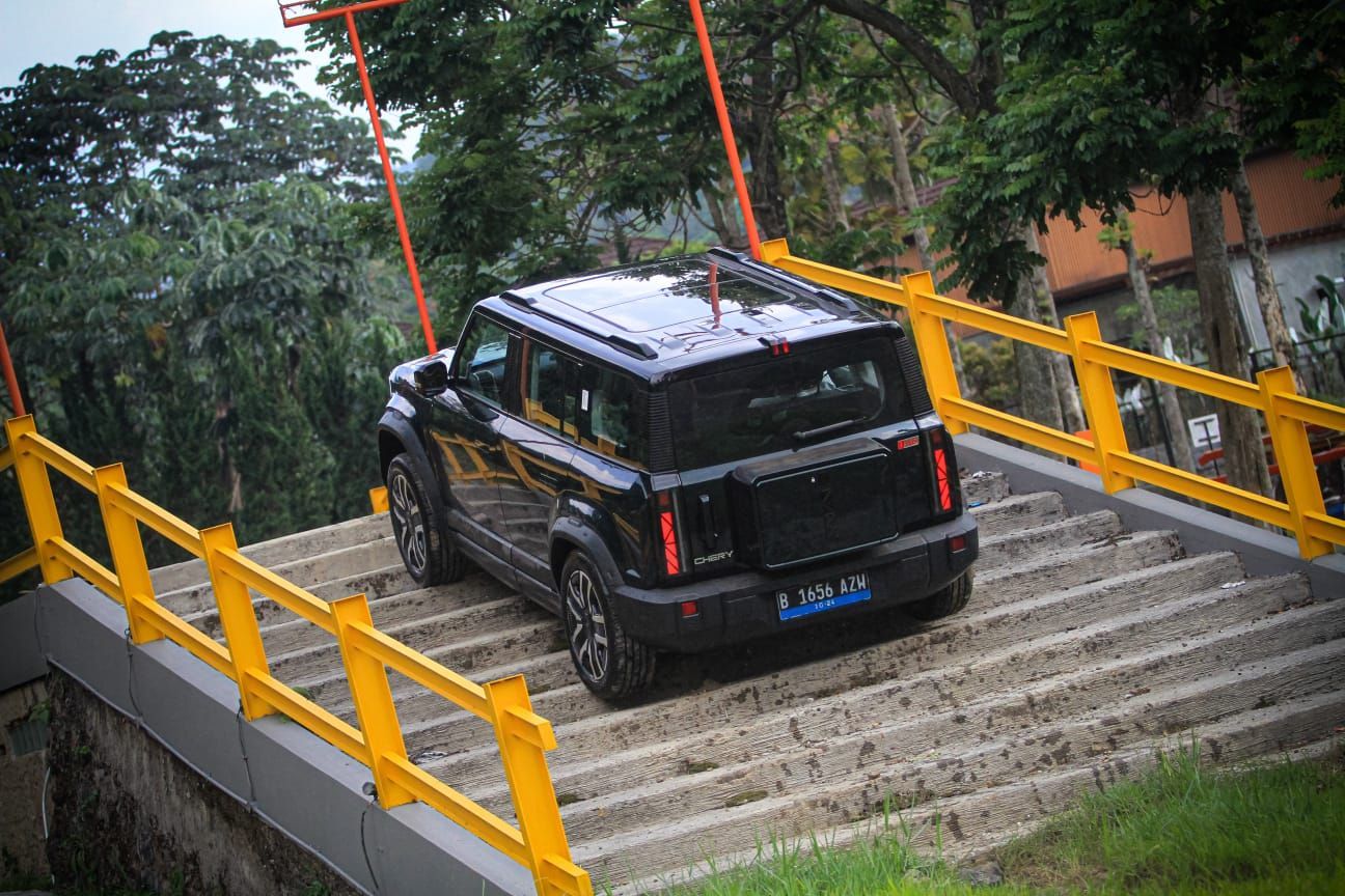 5 Kelebihan Mobil Listrik Chery J6 yang Baru Dirilis di GJAW 2024, Cocok untuk Offroad!