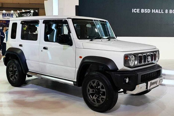 5 Fitur Suzuki Jimny Terbaru 2025 yang Membuatnya Layak Disebut Mobil Offroad Sejati!
