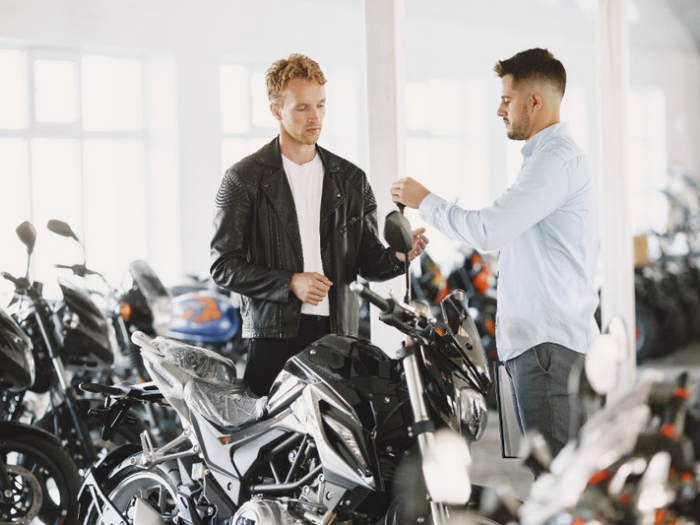 Tips Membeli Motor Baru untuk Pemula: Hindari Kesalahan Fatal Biar Gak Nyesel!