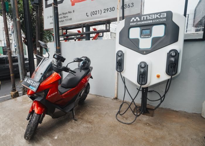 Siap-Siap! Indonesia Bakal Punya Stasiun Fast Charging untuk Motor Listrik