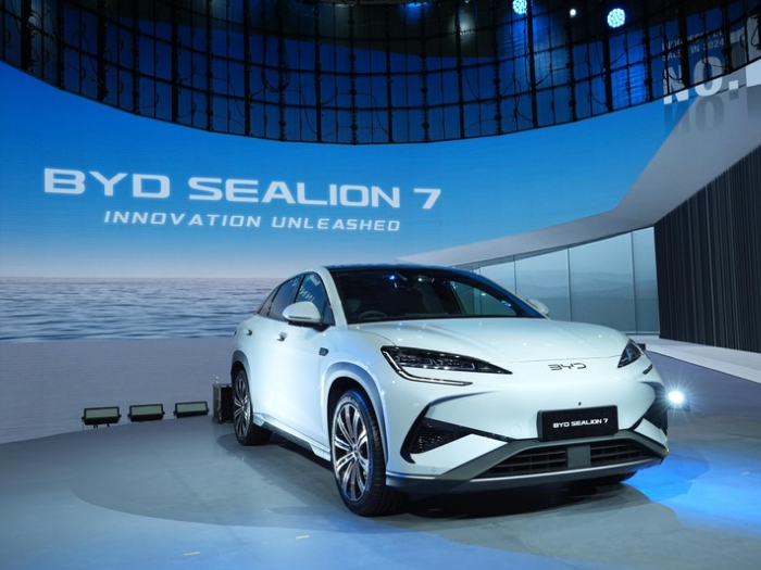 5 Fitur BYD Sealion 7 Terbaru 2025 yang Bikin Penumpang Betah Selama di Perjalanan!