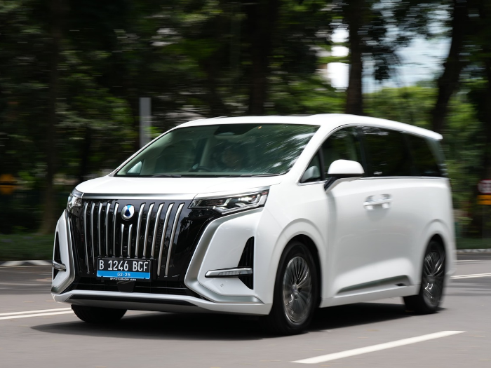 Daftar Mobil Listrik Terlaris  di Indonesia Maret 2025: BYD Terus Merangkak ke Puncak Klasemen!