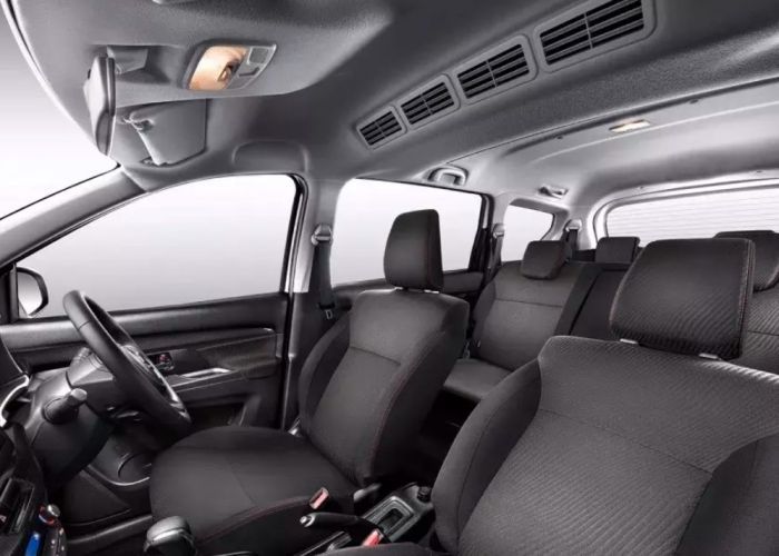 5 Cara Ampuh Cegah Kabin Mobil Bau Apek saat Perjalanan Jauh