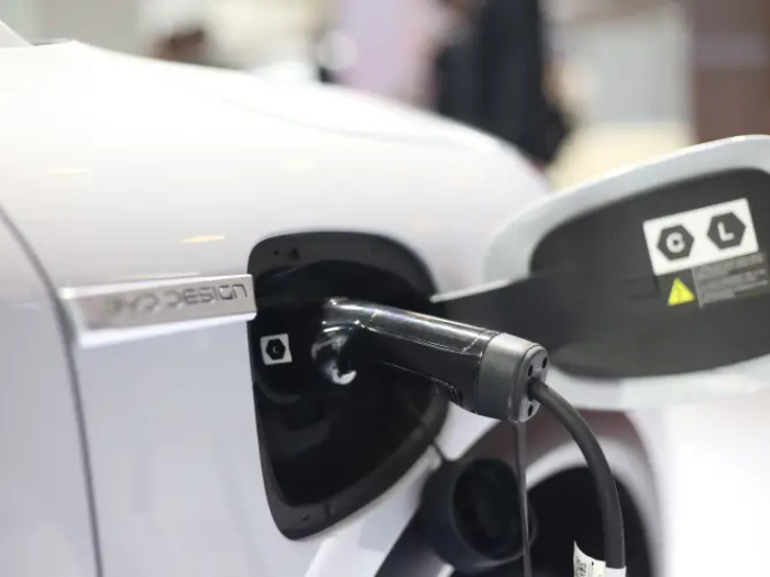 Mobil Listrik BYD Isi Daya 5 Menit untuk Jarak Tempuh 400 Km, Sinyal Era Mobil Bensin Tergeser?