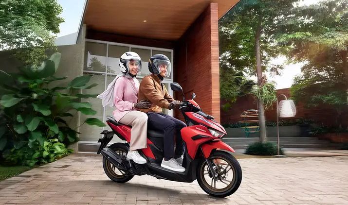 5 Kelebihan Honda Vario 125 Terbaru 2025: Mending Mana sama Yamaha Gear Ultima?