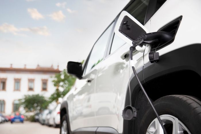 Jangan Khawatir, Ini 5 Kelebihan Mobil Bermesin Hybrid yang Sekarang Semakin Populer di Jalanan!
