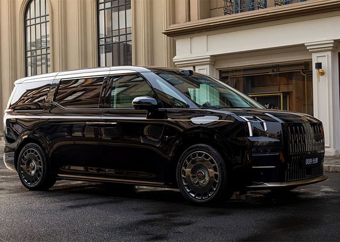 Zeekr 009 Grand Collector Edition, MPV Listrik Berlapis Emas Harga Rp2 Miliar