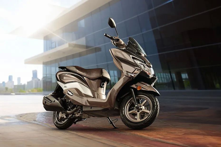 Kenalan dengan Suzuki Burgman Street 125, Skuter Matic dengan Desain Unik dan Langka di Jalanan