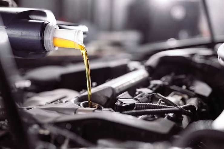 Oli Mobil Cepat Habis? Ini 5 Penyebab yang Sering Terjadi