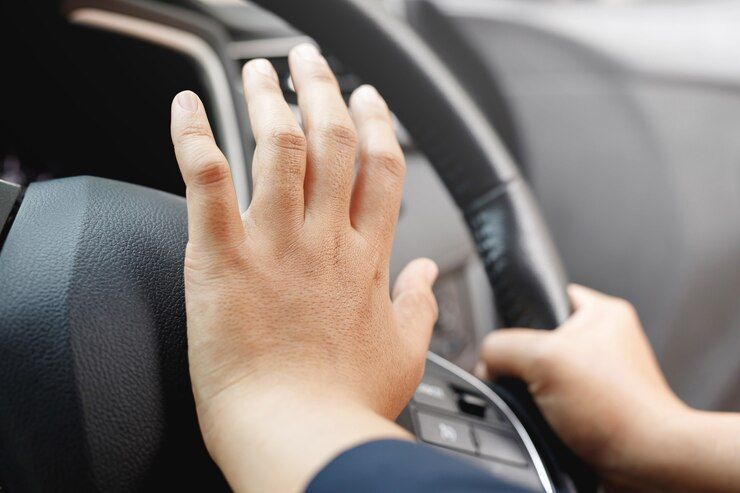 6 Bahaya Ganti Klakson Motor dengan Mobil, Apa Saja?