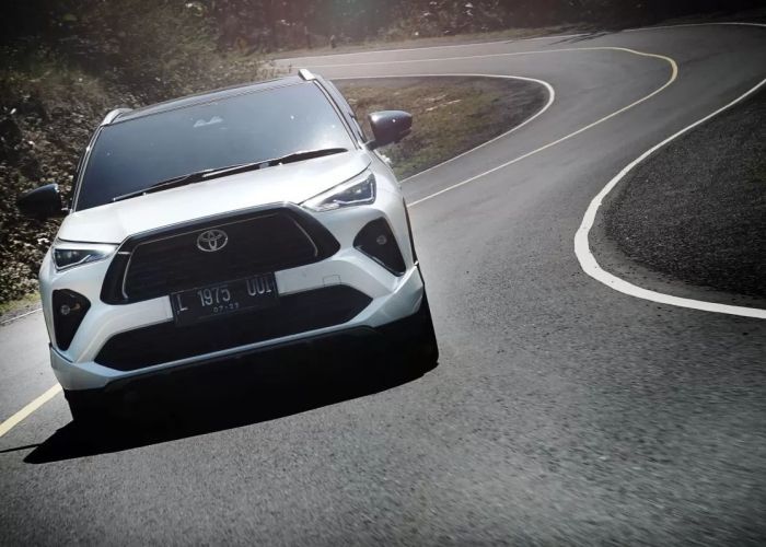 7 Fitur Canggih Toyota Safety Sense di Yaris Cross HEV yang Bikin Makin Aman di Jalan