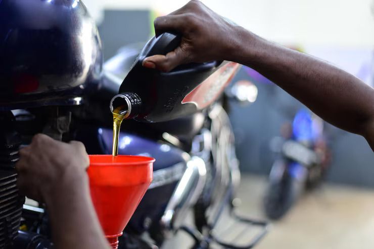 5 Bahaya Menggunakan Oli Motor Manual pada Motor Matic, Waspada!