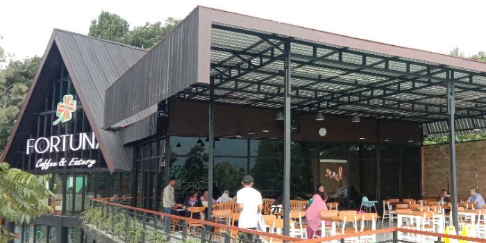 Kuliner di Fortuna Coffee & Eatery, Menu Lezat Bonus View Gunung Merbabu yang Indah dan Mempesona!