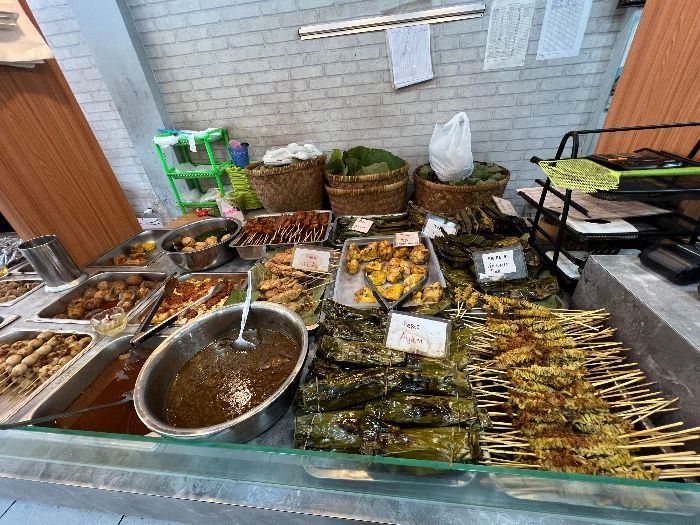 Nasi Jamblang Mang Dul, Kuliner Khas Cirebon Ada Sejak 1970 Masih Eksis Sampai Sekarang