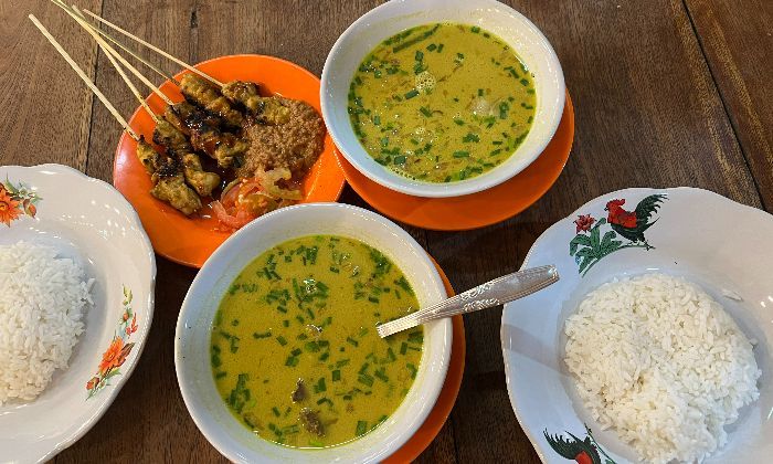 Empal Gentong Krucuk, Rekomendasi Makanan Khas Cirebon Gurih dan Sedap Wajib Dicicipi!