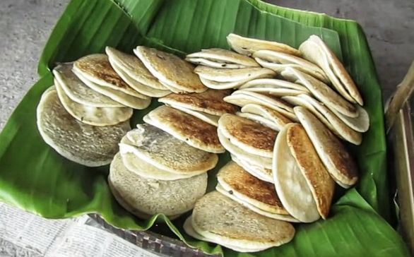 Serabi Kocor Bu Ngadinem: Menikmati Kelezatan Serabi dengan Kuah Manis yang Menggoda