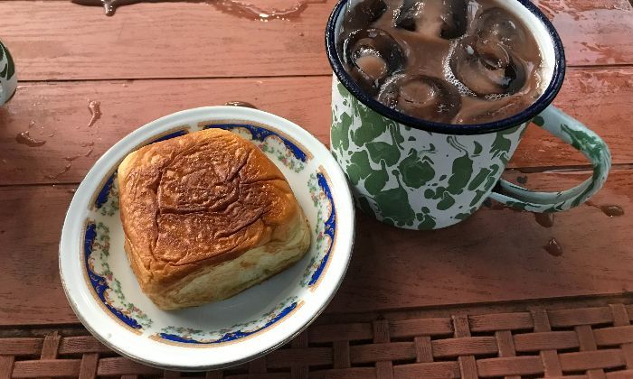 Es Coklat Impian, Menyelami Suasana Klasik di Tengah Kota Jombang Cocok Buat Nostalgia