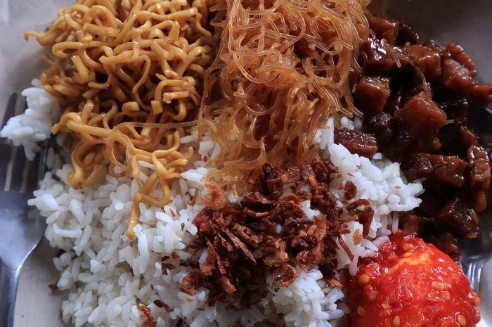 Menikmati Nasi Uduk GS di Tangerang, Jadi Favorit yang Selalu Diserbu Pembeli Setiap Pagi