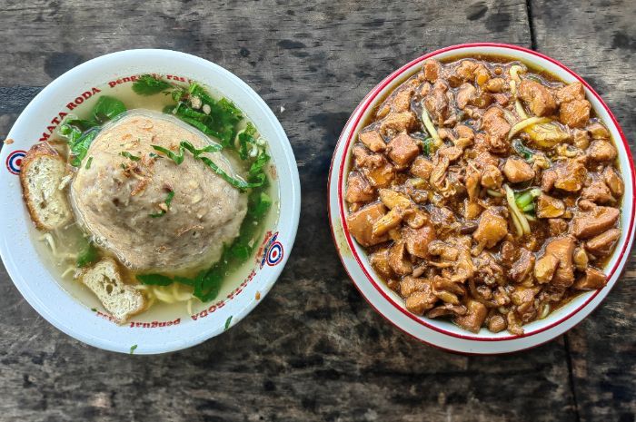 Punya View Kereta Api Melintas, Kedai Bakso dan Mie Ayam Ini Sajikan Menu Porsi Brutal