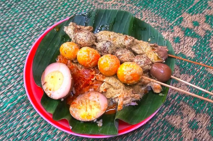 Nasi Ayam Bu Surip: Kelezatan Nasi Liwet Legendaris di Semarang, Sejak 1975
