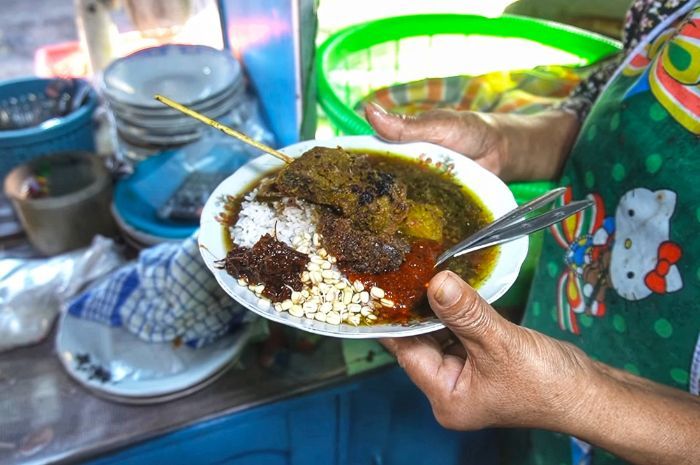 Warung Nasi Rawon Amanah: Menikmati Kelezatan Kuliner Khas Ponorogo di Pasuruan