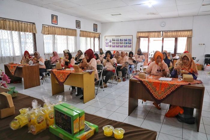 Bantu Pelaku UMKM, Relawan Ganjar Gelar Pelatihan Pembuatan Manisan Carica di Wonosobo
