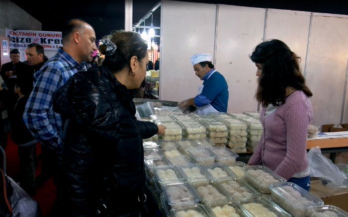 Populer Sejak Abad ke-17, Gulali “Rambut Nenek” Khas Turki Jadi Makanan Penutup Terpanjang di Dunia 
