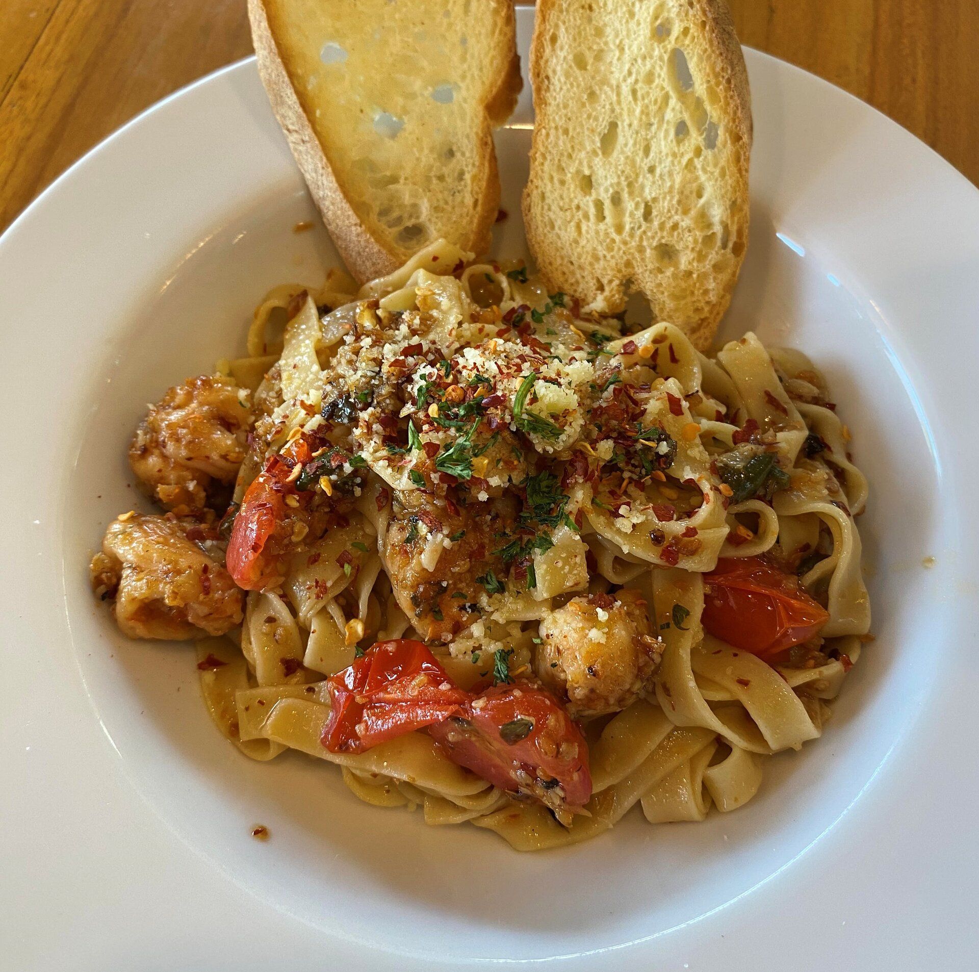 Resep Chili Prawn Fettuccine, Olahan Pasta Pedas Gurih dengan Topping Udang