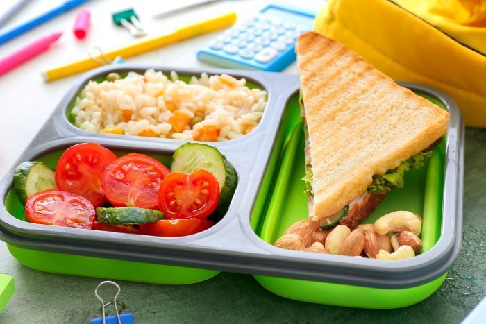 Sering Bingung Bikin Bekal Anak? 5 Stok Bahan Makanan Ini Wajib Ada di Dapur