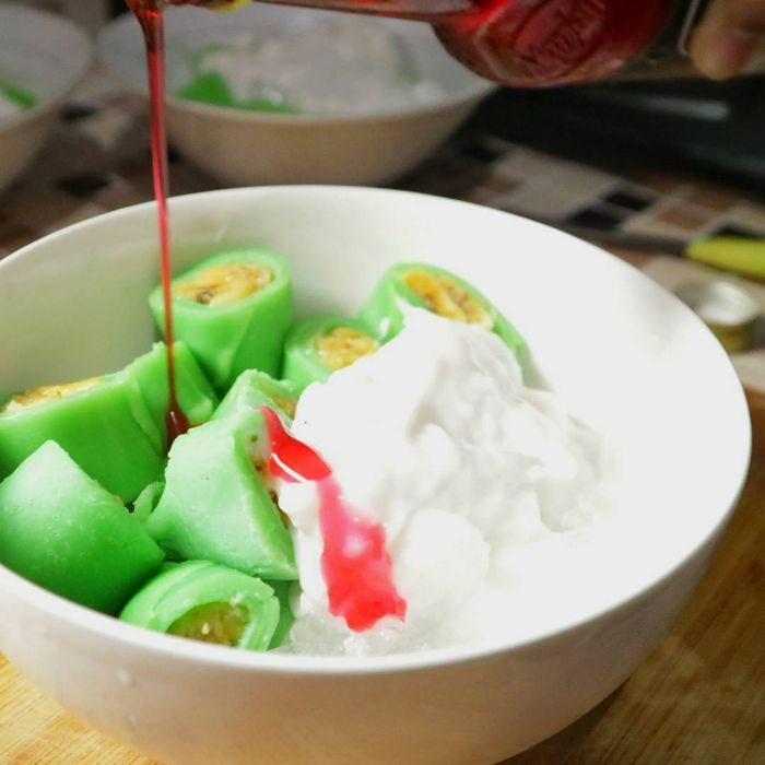 Segarnya Es Pisang Ijo, Kudapan Khas Makassar Cocok Disantap Disaat Cuaca Terik
