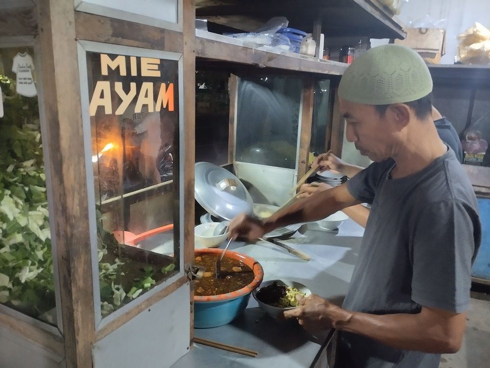 Mie Ayam Pak Ento: Mie Ayam Legend yang Eksis Sejak 1996 di Sumenep, 250 Mangkok Habis Semalaman